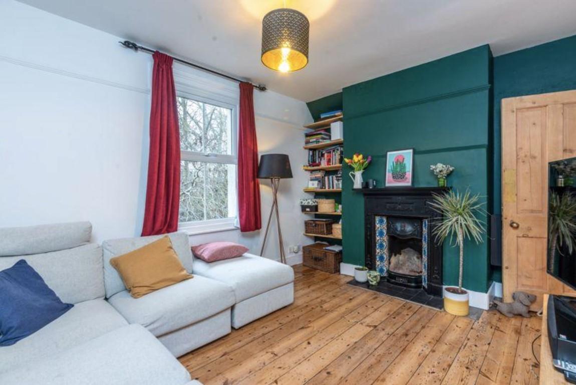 2 bed property in Elgar Road, Reading